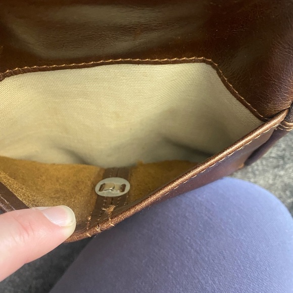 Vtg Leather cross body with alligator accent - Picture 3 of 10